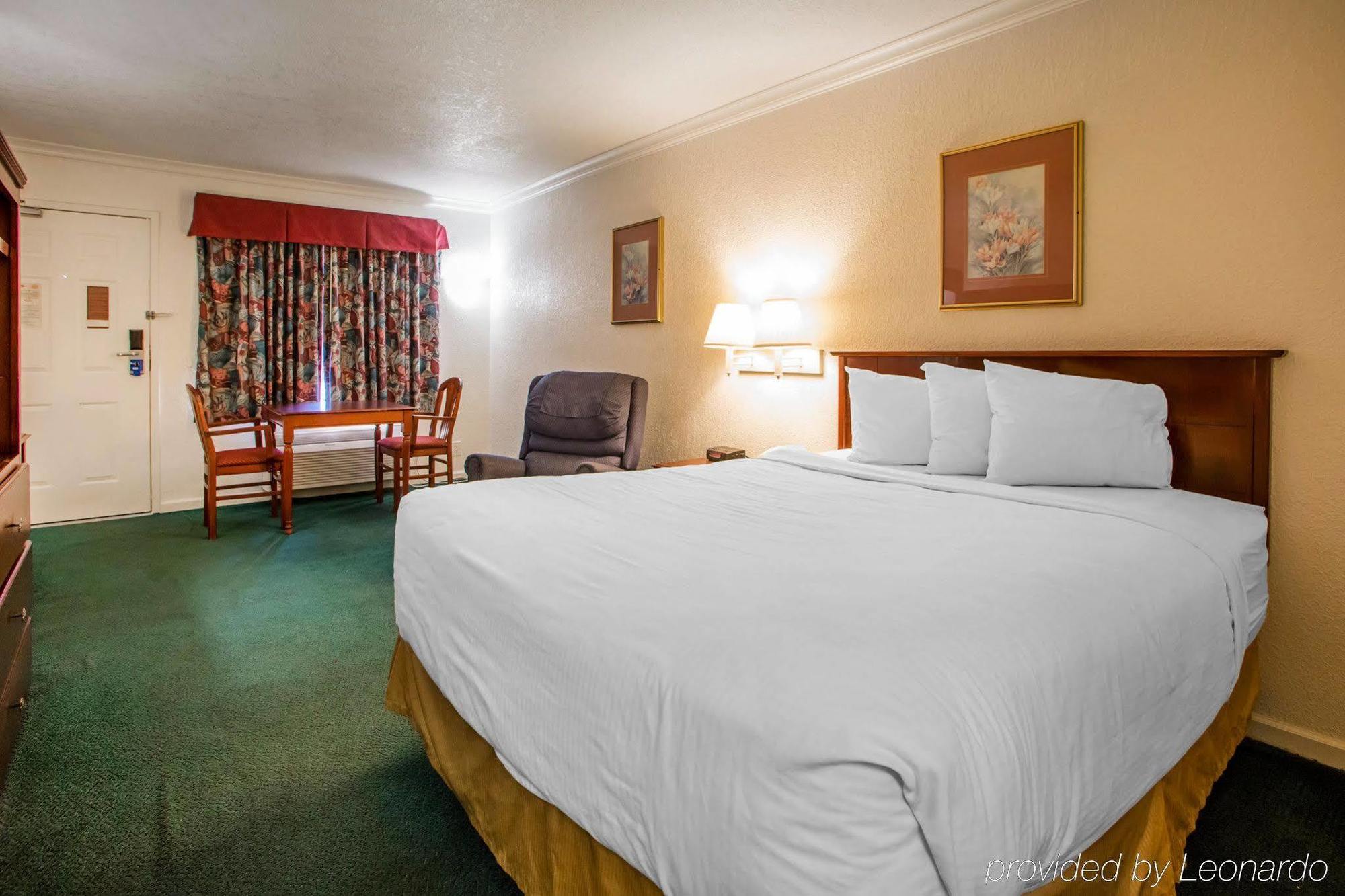 Hometowne Studios By Red Roof Egg Harbor-Atlantic City Airport Egg Harbor Township Exterior foto