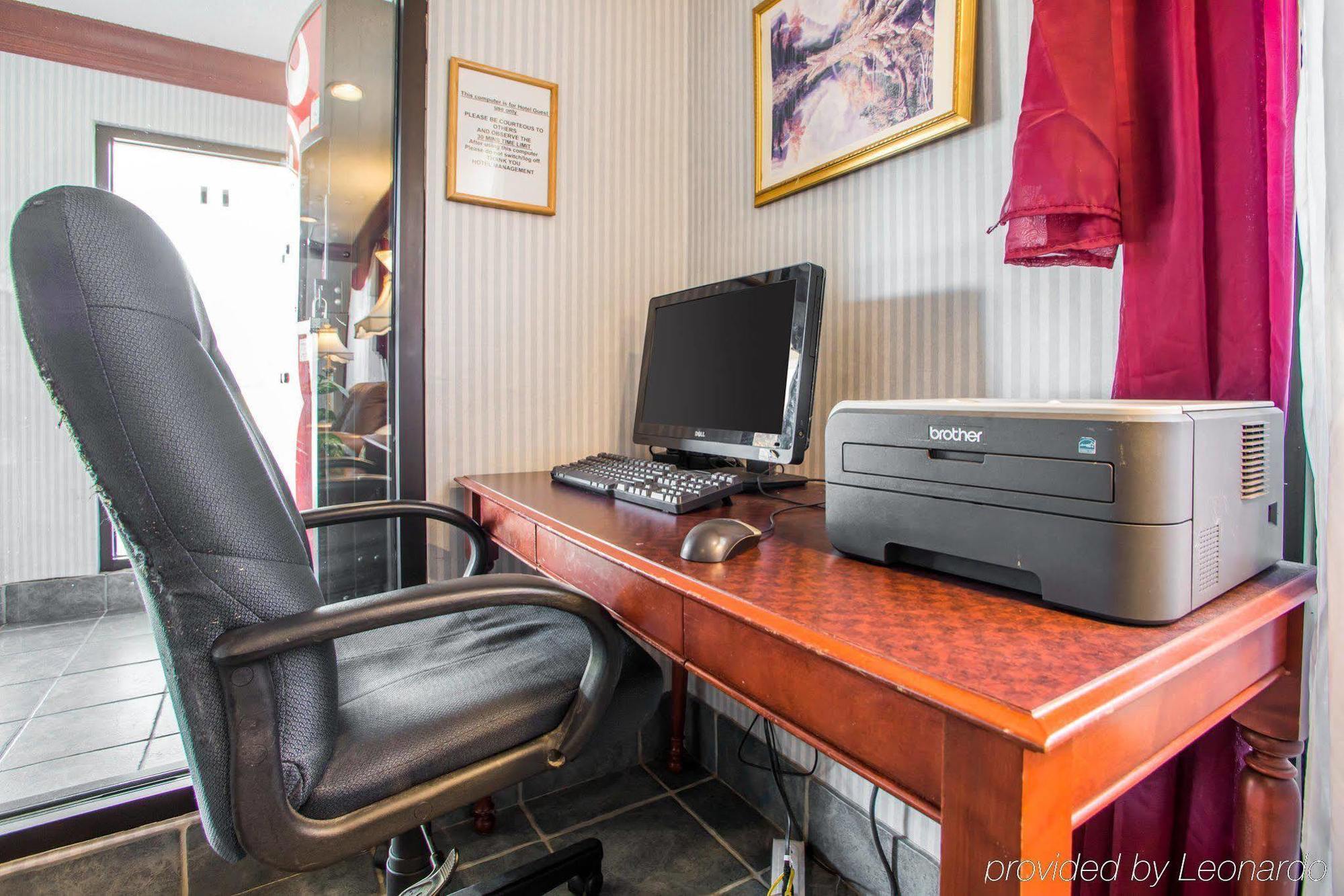 Hometowne Studios By Red Roof Egg Harbor-Atlantic City Airport Egg Harbor Township Exterior foto