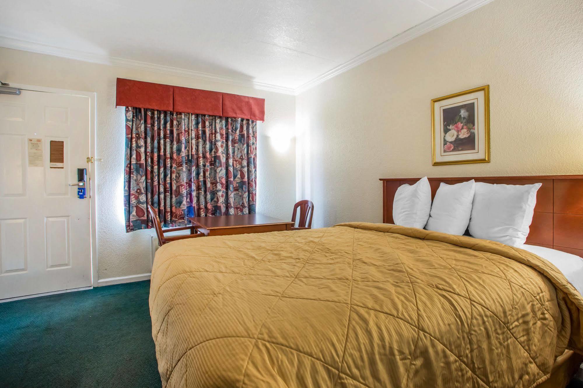 Hometowne Studios By Red Roof Egg Harbor-Atlantic City Airport Egg Harbor Township Exterior foto